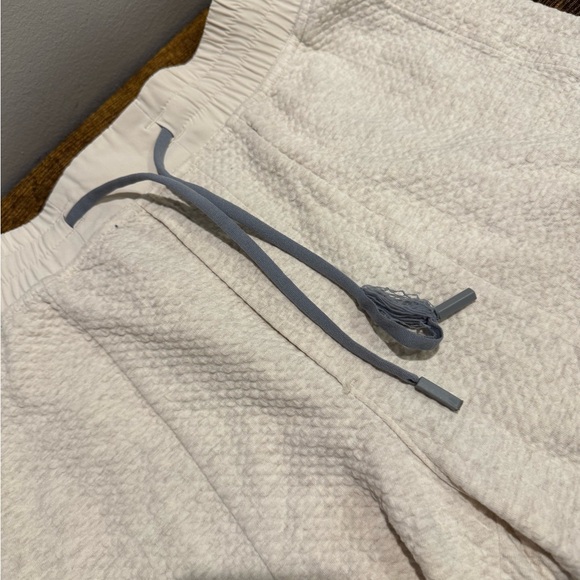 Lululemon At Ease Shorts 7” Mens size M Used RARE - Picture 4 of 5